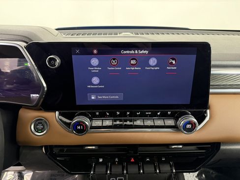 Used 2024 GMC Canyon AT4 w/ AT4 Premium Package image 21