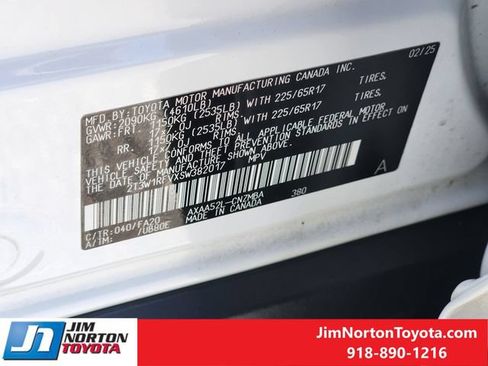 Used 2025 Toyota RAV4 XLE FWD image 33