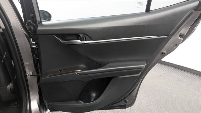 Used 2022 Toyota Camry SE FWD image 19