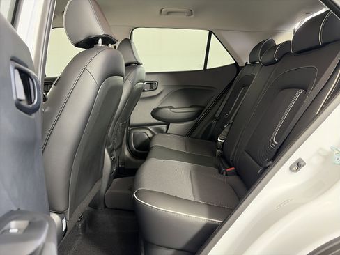 Used 2025 Hyundai Venue Limited image 7