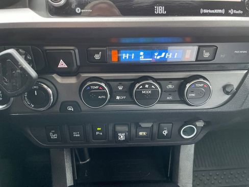 Certified 2022 Toyota Tacoma TRD Off-Road image 22