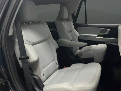 Used 2025 Ford Expedition Platinum AWD/4WD image 25
