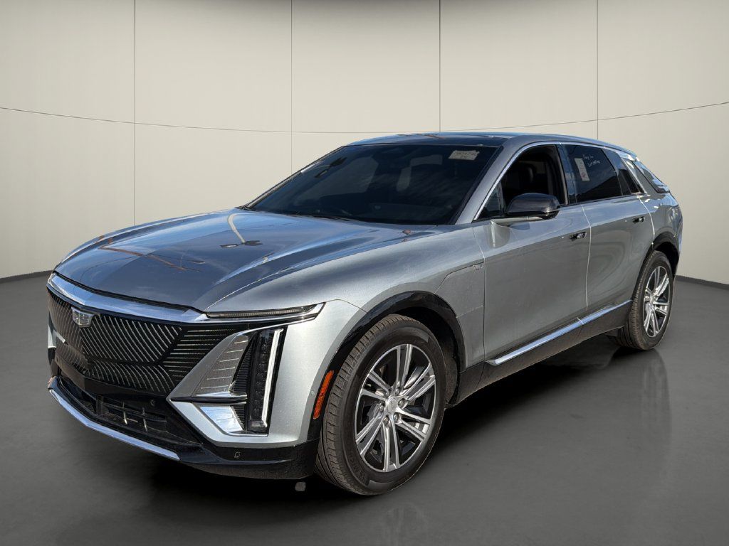 Used 2024 Cadillac Lyriq Luxury RWD image 3