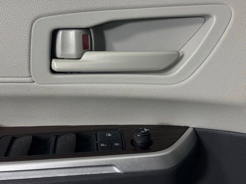 Used 2022 Toyota Sienna LE FWD image 19