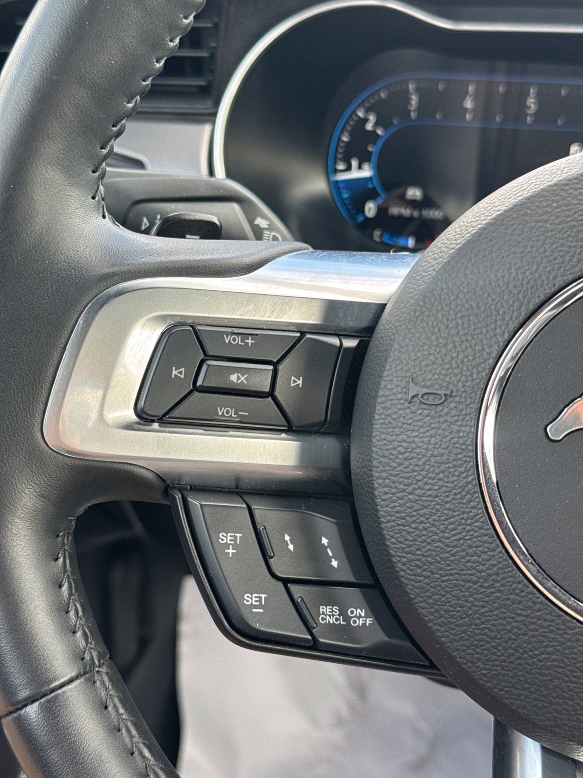 Used 2019 Ford Mustang Premium w/ Equipment Group 201A RWD image 20