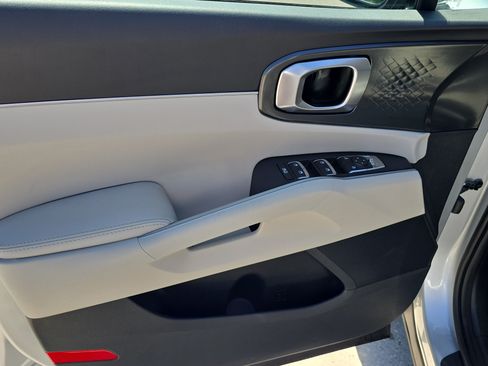 Certified 2022 Kia Sorento S FWD image 18