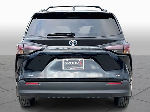 Used 2025 Toyota Sienna LE w/ LE Plus Package FWD image 5