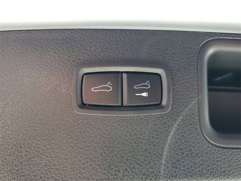 Used 2025 Porsche Macan image 18