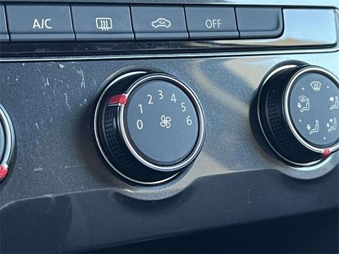 Used 2021 Volkswagen Tiguan S image 33