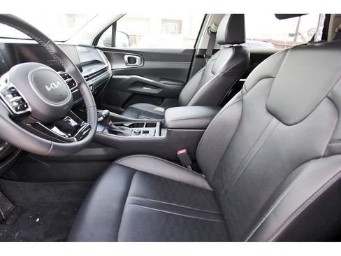 Used 2024 Kia Sorento S w/ Panoramic Sunroof Package FWD image 9