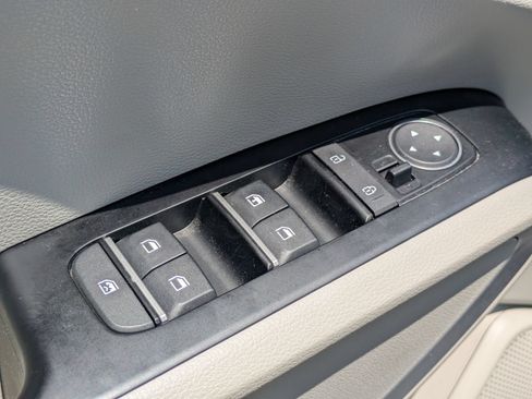 Used 2025 Kia Soul LX FWD image 11