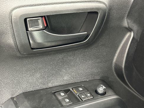 Used 2022 Toyota Tacoma 2WD Access Cab image 17