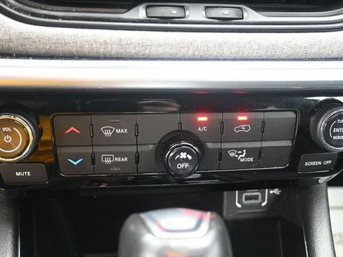 Used 2024 Jeep Compass Latitude AWD/4WD image 13