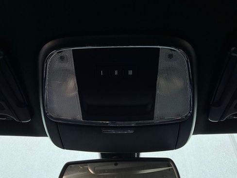 Used 2018 Dodge Charger SXT Plus w/ Blacktop Package image 17