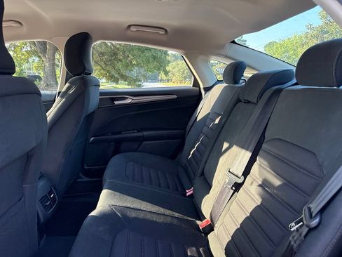 Used 2017 Ford Fusion SE w/ Fusion SE Technology Package FWD image 20