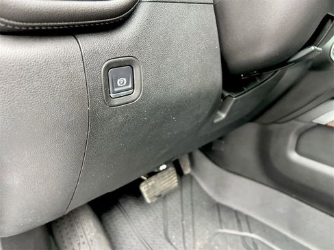 Certified 2019 Chevrolet Silverado 1500 High Country w/ Technology Package image 16