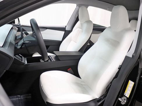 Used 2026 Tesla Model Y AWD image 27