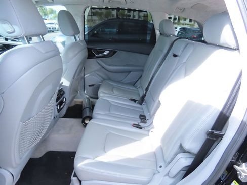 Used 2018 Audi Q7 3.0T Prestige w/ Prestige Package image 11