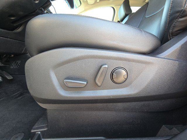 Used 2022 Ford Edge Titanium AWD/4WD image 25