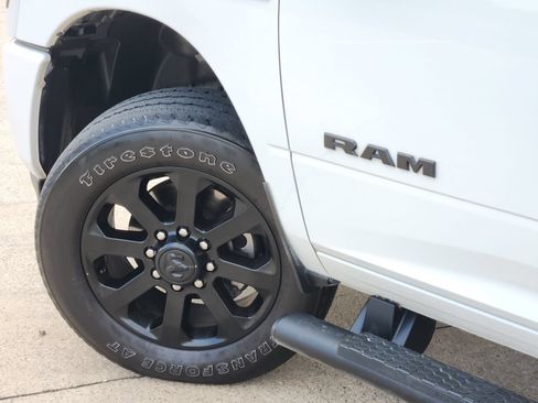 Used 2024 RAM 2500 Big Horn w/ Night Edition AWD/4WD image 14