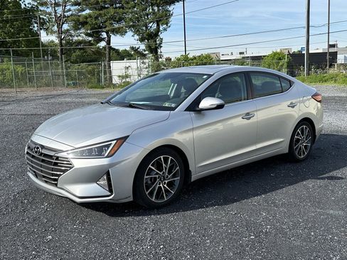 Used 2020 Hyundai Elantra Limited w/ Ultimate Package 03 FWD image 4
