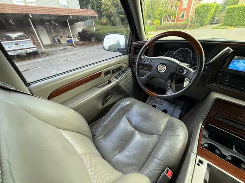 Used 2004 Cadillac Escalade AWD image 18