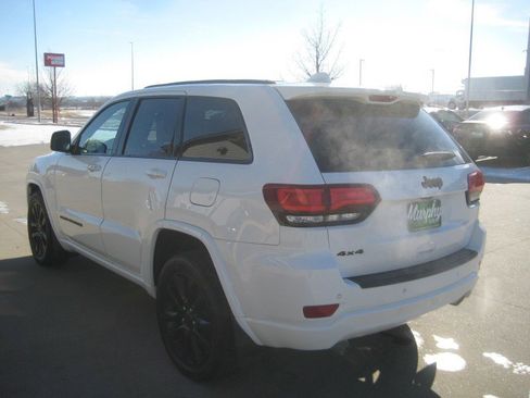 Used 2021 Jeep Grand Cherokee Laredo X image 5