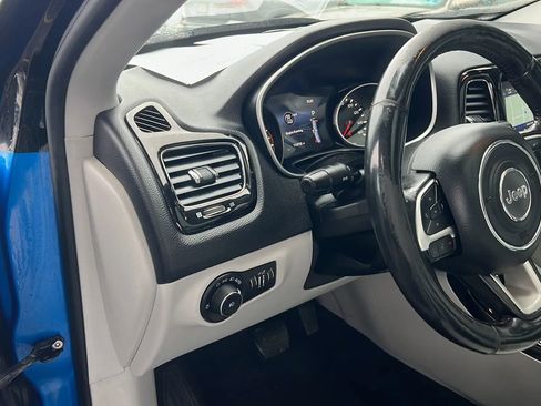 Used 2018 Jeep Compass Limited w/ Navigation Group image 28