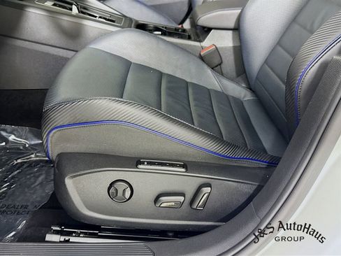 Used 2022 Volkswagen Golf R AWD/4WD image 26