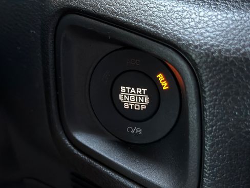 Used 2025 Jeep Wrangler Sport AWD/4WD image 19