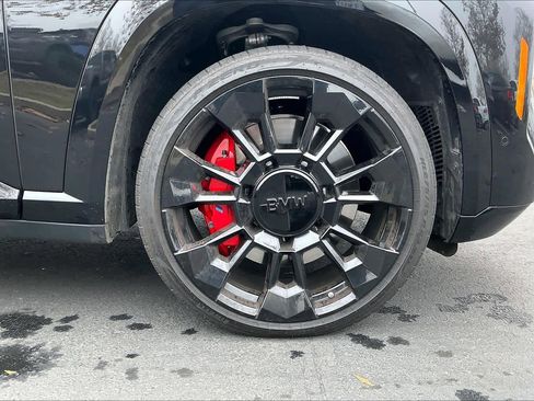 Used 2025 BMW XM image 12