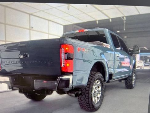 Used 2023 Ford F250 Lariat w/ Lariat Ultimate Package AWD/4WD image 2