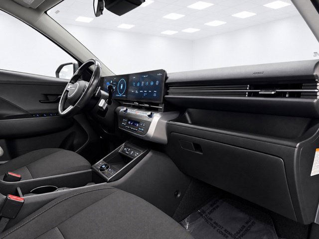 Used 2025 Hyundai Kona SEL FWD image 16