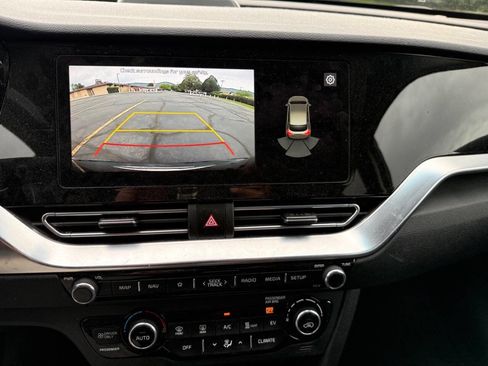 Used 2020 Kia Niro EX Premium FWD image 11