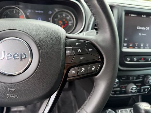 Used 2023 Jeep Cherokee Altitude Lux w/ Mopar Interior Package image 17