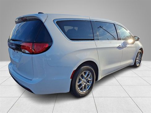 New 2026 Chrysler Voyager LX image 3