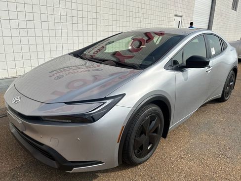 New 2026 Toyota Prius LE image 1