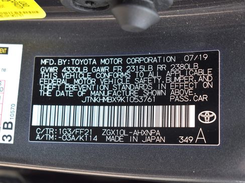 Used 2019 Toyota C-HR XLE FWD image 31