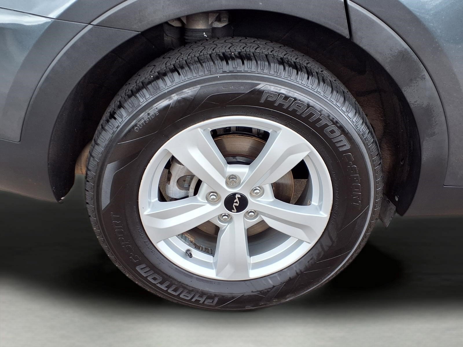 Used 2022 Kia Sorento LX FWD image 9