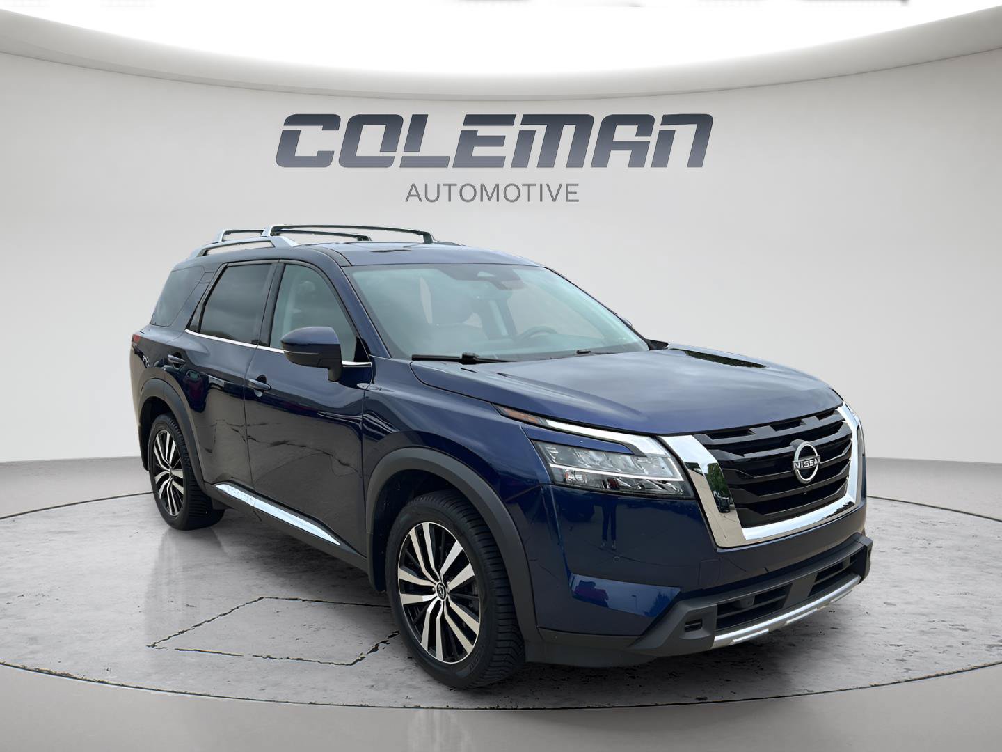 Used 2024 Nissan Pathfinder Platinum w/ Cargo Package AWD/4WD image 2