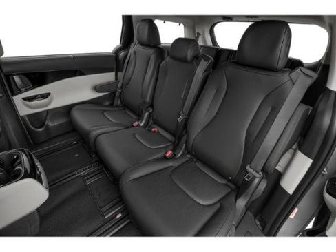 Used 2024 Kia Carnival EX FWD image 47