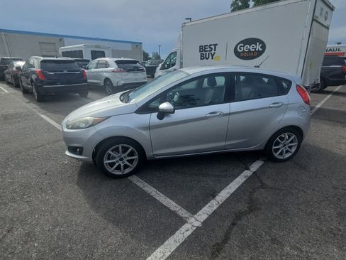 Used 2016 Ford Fiesta SE w/ Equipment Group 201A FWD image 5
