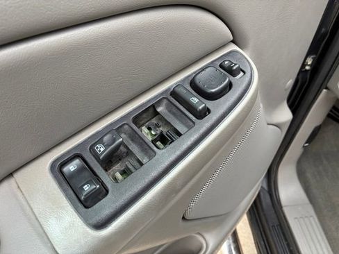 Used 2005 Chevrolet Avalanche Z71 w/ Preferred Equipment Group image 19