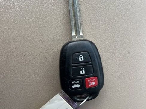 Used 2012 Toyota Camry LE image 32