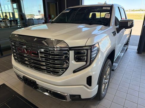 Used 2024 GMC Sierra 1500 Denali w/ Technology Package RWD image 1