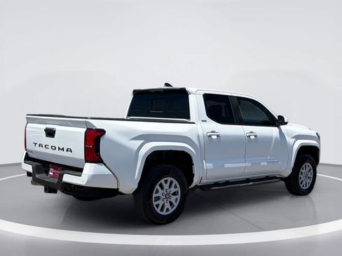 Used 2025 Toyota Tacoma SR5 AWD/4WD image 4