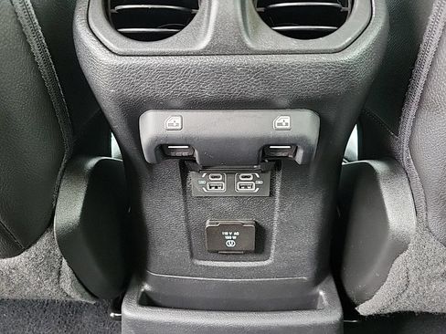 Used 2022 Jeep Wrangler Unlimited Sahara w/ Cold Weather Group AWD/4WD image 24