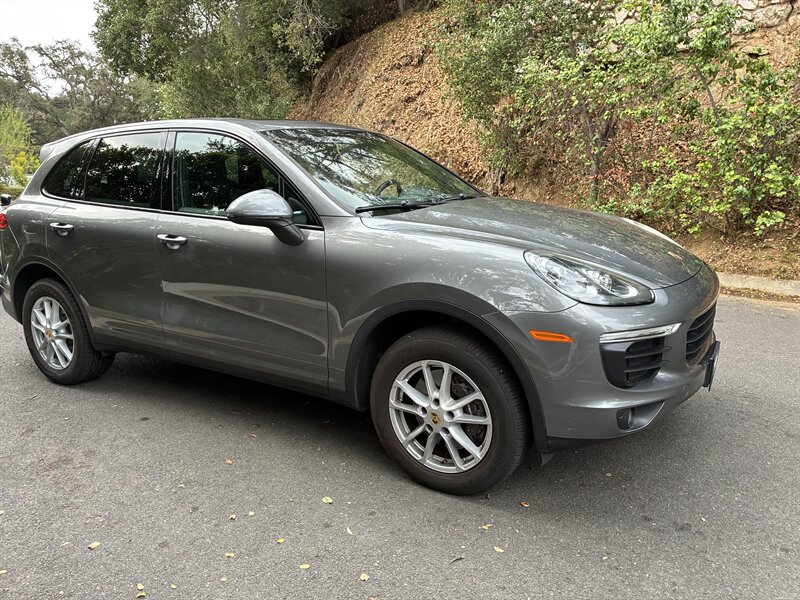 Used 2017 Porsche Cayenne AWD/4WD image 2