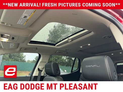 Used 2023 GMC Acadia Denali w/ Denali Ultimate Package FWD image 6
