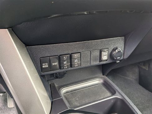 Used 2017 Toyota RAV4 Limited image 26